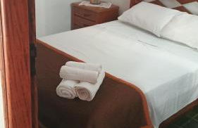 Casa com piscina para até 6 pessoas com duas camas de casal e sofá-cama casal - Foto 23