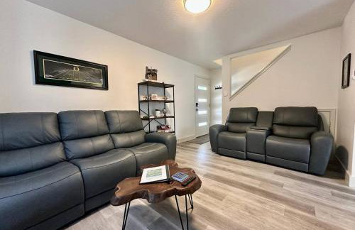 Duck Den - 3BR Near UofO Campus - Photo 2