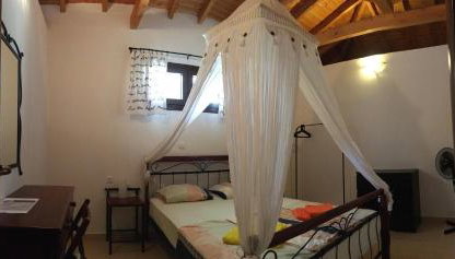 Stone house under a rock Kukos - Foto 5