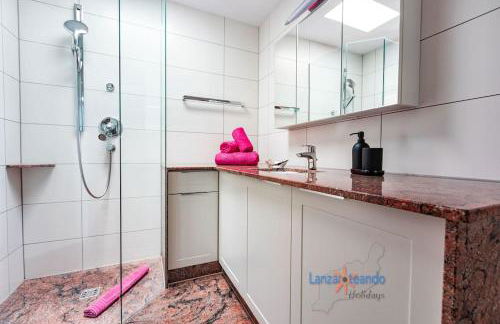 House of the Horizon Playa Las Cucharas VV penthouse with sea & pool view AIRCON - Foto 16