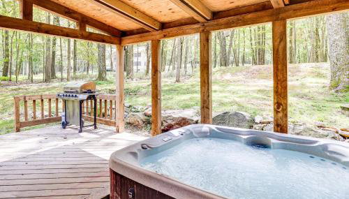 Long Pond Log Cabin with Hot Tub Soaks and Outdoor Fun - Foto 1