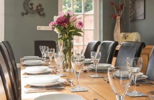 Broad Meadows Farmhouse 12 Guests - Photo 15