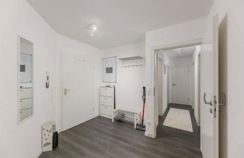 Rob's Flat - Moderne 3-Zimmer-Ferienwohnung mit Terrasse, 6 Schlafplätzen, 2 Min S-Bahn, Weil der Stadt bei Stuttgart - Foto 6
