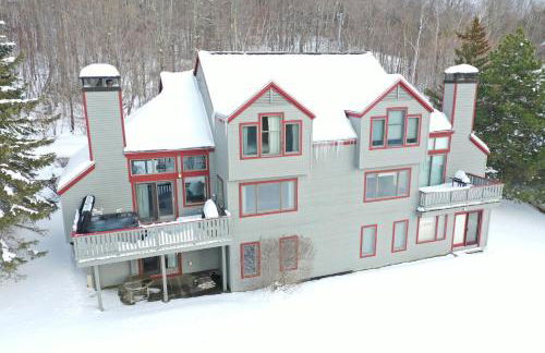 Stratton Mountain Condo with a Hot Tub! Sleeps 12! - Photo 1
