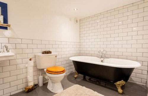 The Byre (Unusual and Different). - Foto 11