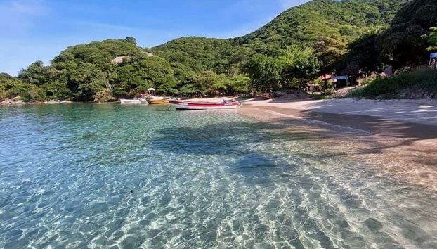 Ammirando le acque cristalline dei caraibi colombiani