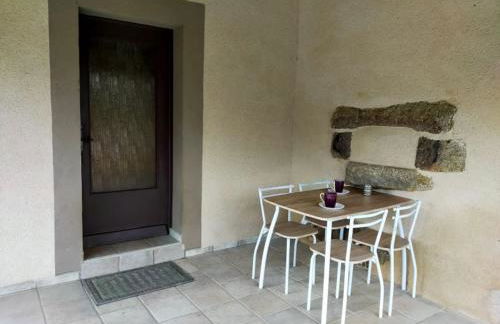 Rural farmhouse with patio, BBQ and fireplace - Photo 2