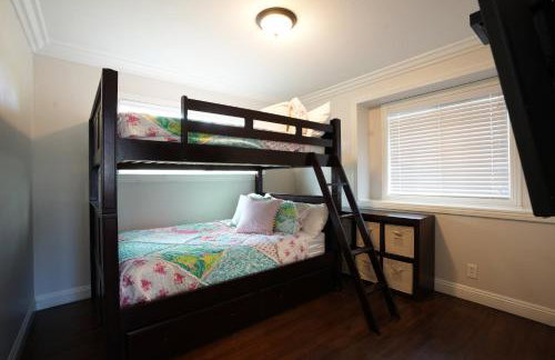 Highly Upgraded, 5 Bed, 4.5 ba, New Pool W/jacuzzi, 1/2 Mile Walk to Disney - Photo 41