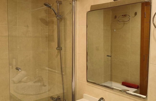 Lovely 2 Bedroom, 2 Bathroom Apartment With Pool - Foto 19