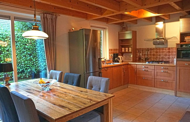 Terrace Apartment With Lush Garden - Photo 20