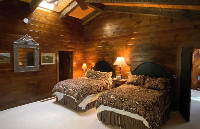 Two Bear Lodge on Lost Land Lake - Photo 5