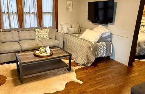Home 7 beds, 2 baths Farmstay at Pygmy Goat Farm Byron Center Michigan - Foto 12