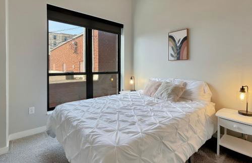 2BR 2 BA Apt Downtown wHot Tub & Amenities! - Foto 10