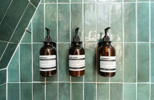 Newly Built, Mid-Lakeside A-Frame with Hot Tub and Steam Shower - Foto 7