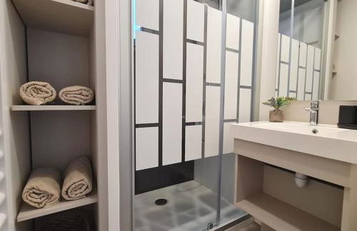 Cottage pour 6 personnes avec piscine couverte et chauffée à 300 m de la mer avec Wi-Fi et climatisé , 3 chambres - Foto 27