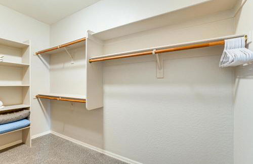 Pool, Views and Ample Space! Sunny Goodyear Retreat - Foto 25