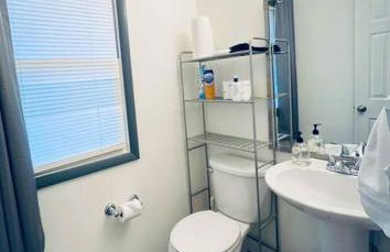 5 Bedroom Lakeside Home Sleeps 12 - Shared Lake Access, Large Yard, Central Air, Fire Pit, Horseshoes & More! - Foto 30