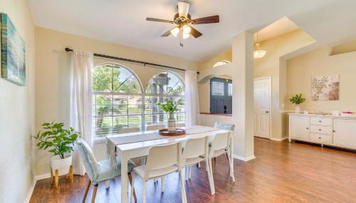 Relax Poolside Spring Hill Family Home with Yard! - Foto 3