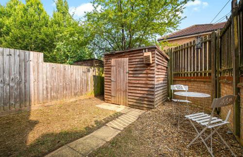 Modern & comfortable 4 bed house - Photo 18