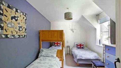 5-Bed Home - Sleeps 12 Pool Garden & Play Area - Foto 2