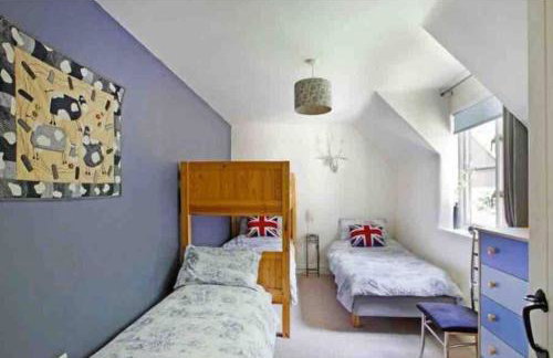 5-Bed Home - Sleeps 12 Pool Garden & Play Area - Foto 2