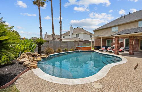 Upscale 4BR Cypress Home w Pool, Hot Tub, Theater, Sleeps 20 - Foto 47