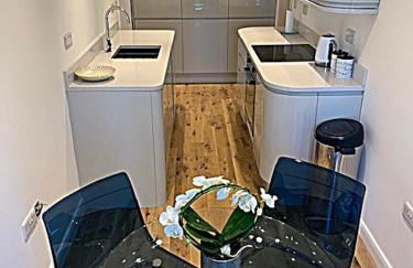 Superb 2 bedroom town apartment, quiet location - Photo 7