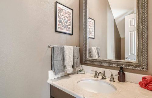 Warm Suburban 3BR Townhome near DT - Foto 18