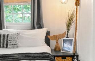 Modern Beach & Pond Getaway in Heart of Cape Cod - Foto 1