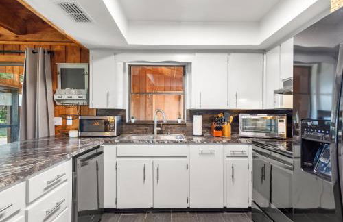 Serene Lakeside Retreat- 3 Bdr Romantic Getaway - Foto 25