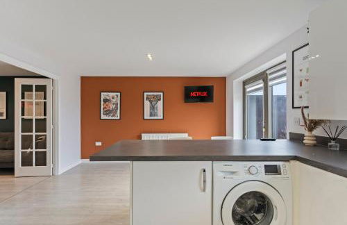 Exquisite 7 Bedroom 5 Bathroom House - Over 1900 sqft - Close to City Centre with Free Parking, Fast W-Fi and SmartTVs by Yoko Property - Foto 31