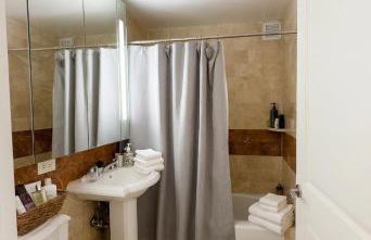 Midtown Manhattan Luxury 1BR with Skyline Lifestyle - Foto 13