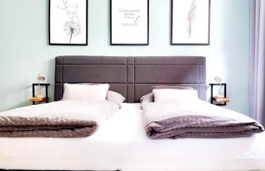 Flair-Apartments 'Apartment nähe Schlosspark', 300 m Bahnhof, Innenstadt Bad Salzuflen Stadtteil Schötmar, für Urlaub oder Geschäftsreise, separater Eingang, 24 Std Check-in,WLAN, Streaming-Fernseher, Küche, Regendusche, Doppelbett, 2 Schlafsofa - Foto 1