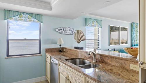 Stunning Waterfront Residence with Panoramic Water Views - Foto 4