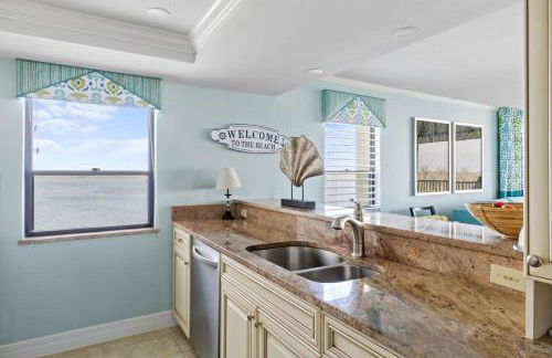 Stunning Waterfront Residence with Panoramic Water Views - Foto 4