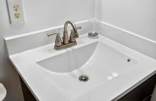 Two Cabins Retreat in Woods Resort - Dog-Friendly - Foto 75