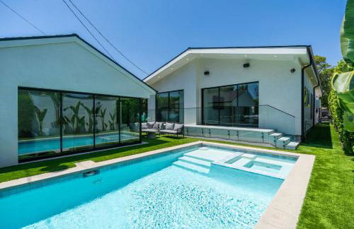 Modern Poolside Paradise - Foto 1