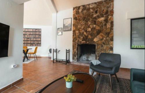 Casa acogedora con chimenea, piscina y vistas a la Sierra - Foto 2