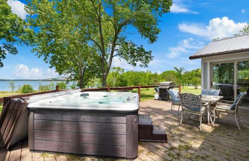 Lake Escape Lakefront Lodge at Red Bud Cove - Foto 1