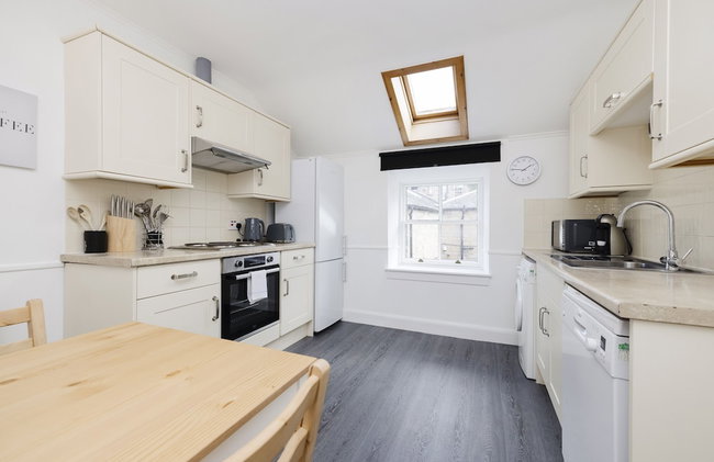 JOIVY Beautiful 2-Br Mews Home, Near Princes Street - Foto 15