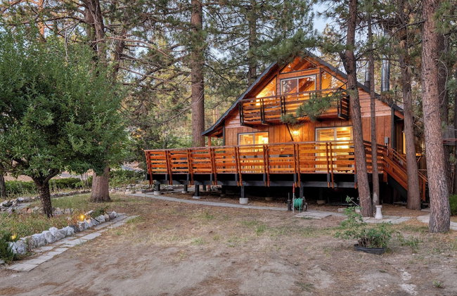 3mins to Lake, 5mins to Skiing Updated 4bdr Cabin Avalon Pines by Avantstay - Photo 1