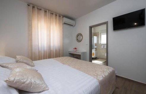 Amazing Home In Pula With Kitchen - Foto 33