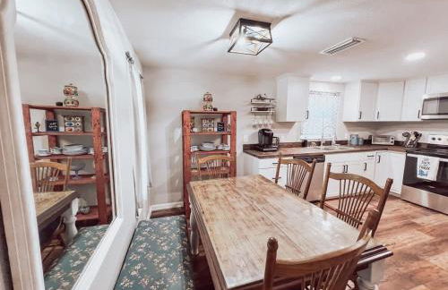 The Refuge on 5th - Pets , Patio & Firepit - Photo 16