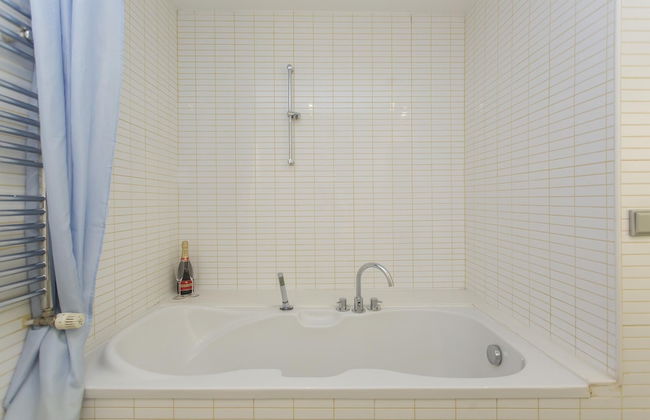 Modern Apartment in the City Center - Photo 13