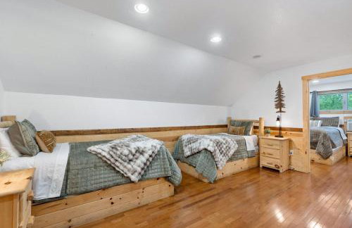 Trails End Cabin with a hot tub fire pit & indoor pool - Foto 25