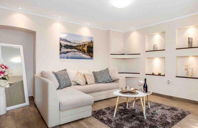 Modern Comfort With Shared Pool & Lush Green Surroundings in Kastav - Foto 17