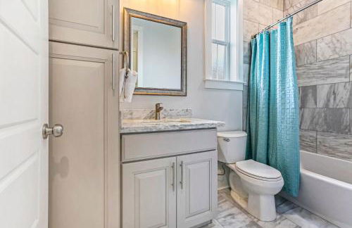 Spacious 5BR Urban Retreat with Balcony & Pool - Foto 66