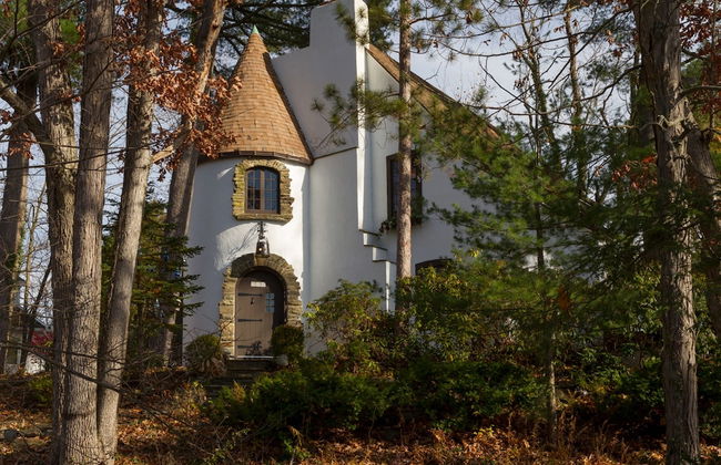 Castle on Glen - 3 Bedroom Home - Photo 1