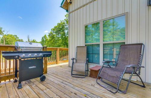 Lakefront Retreat with Multi-Level Deck and Dock! - Foto 8