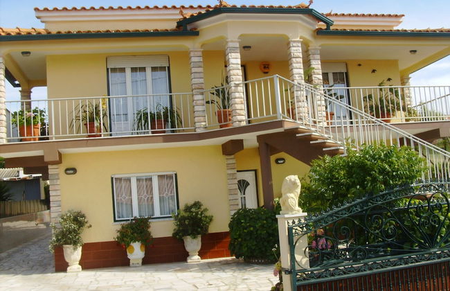 3 Bedroom Apartment in a Ground Floor of a Vila Wseparate Kitchen Living Room - Foto 54